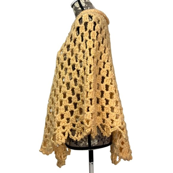 Vintage Handmade Crochet Golden Yellow Poncho Topper w/ Fancy Brooch OSFM - Picture 3 of 6